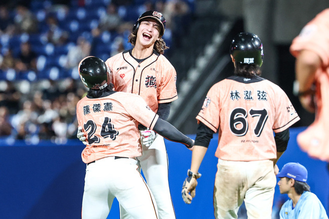 林安可3分砲、林佳緯再見安  獅隊賞悍將6連敗 | 華視新聞