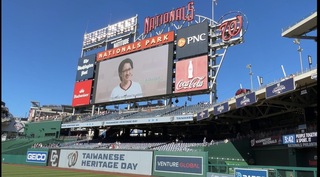 蕭美琴大螢幕現身啦啦隊助陣　華府棒球場秒變台灣味