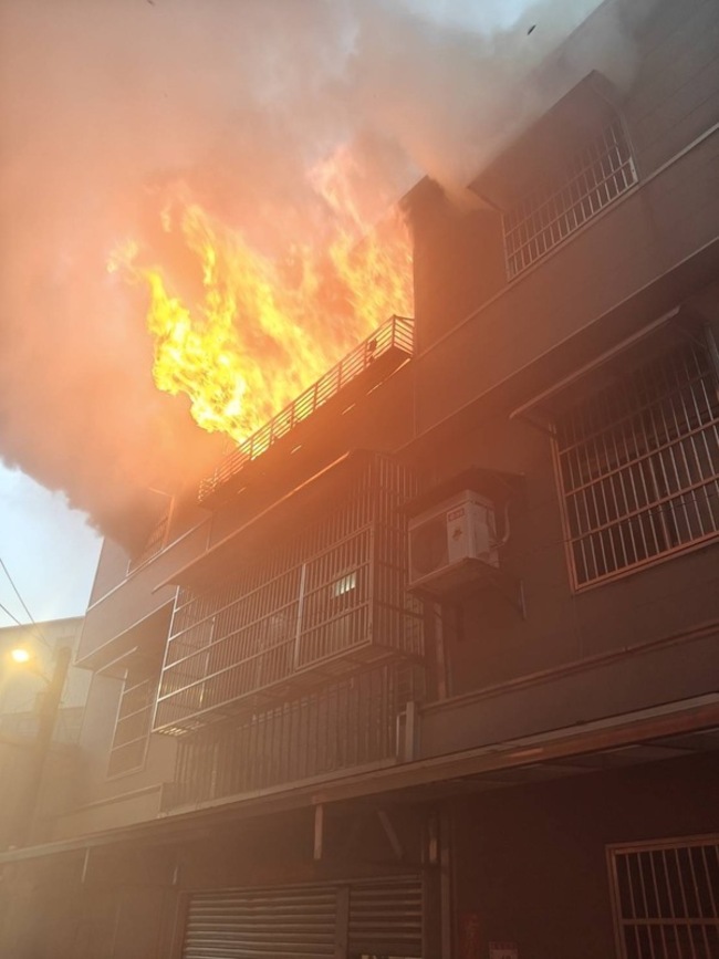 桃園中壢民宅大火5死　桃檢：死因均為窒息呼吸衰竭 | 華視新聞