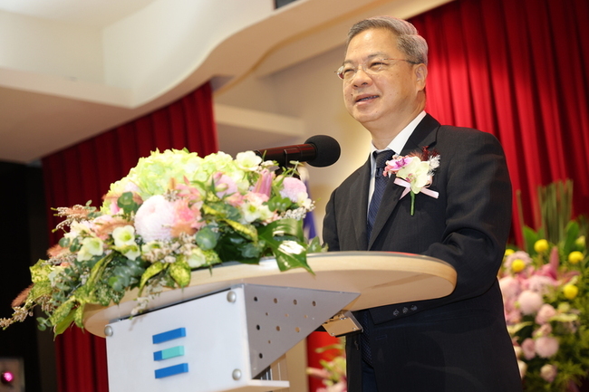 新任經長收卓榮泰8字　龔明鑫：努力達成經濟優先 | 華視新聞