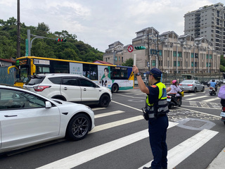 北市開學日交通順暢　警同步宣導交安及反詐