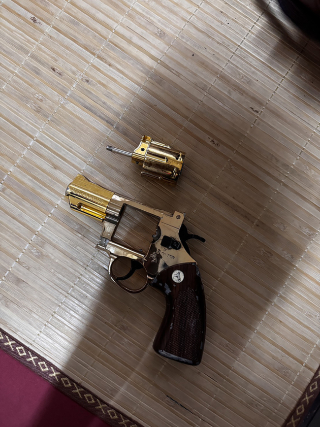 男疑不滿遭超車持槍敲窗　彰警查獲空氣手槍送辦 | 華視新聞