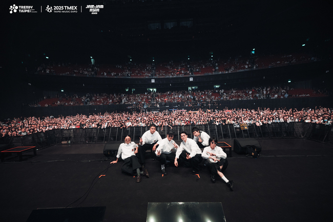 許光漢合體落日飛車演出　打趣沒想到退伍還要唱 | 華視新聞