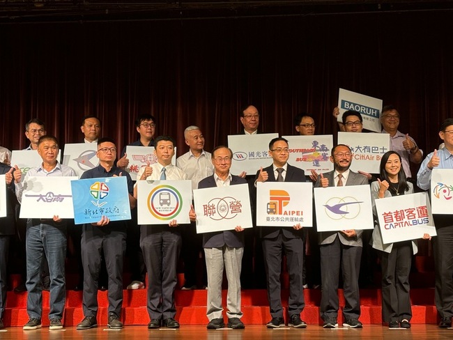 雙北公車攜手電支業者  推動QR code掃碼乘車 | 華視新聞