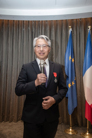 中研院長廖俊智獲法國榮譽軍團騎士勳章