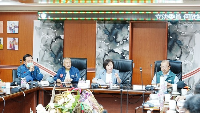 何欣純聽梨山地方聲音  衛生所修繕補助兌現將動工 | 華視新聞