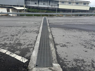 車輪陷格柵摔傷提6700萬國賠　宜縣：符合設計拒賠