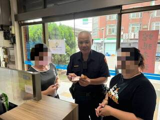 台中警獲報拾獲現金　透過發票成功找到失主發還