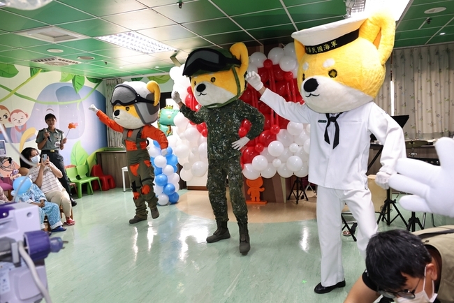 國軍陪伴北榮「小戰士」　軍人節傳遞勇氣與祝福 | 華視新聞