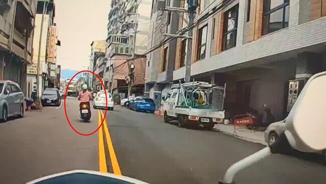 拒檢逃逸危險駕駛還抓傷警　台中失聯移工遭逮送辦 | 華視新聞