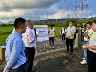 屏東恆春居民關切龍鑾潭清淤進度　立委徐富癸勘查