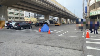 梧棲曳引大貨車右轉與機車碰撞　女騎士遭輾當場亡