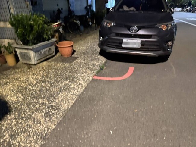 轉角紅線僅1米長惹議  中市警：路口10公尺內皆禁停 | 華視新聞