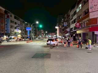 台南自小客疑未避讓  與救護車碰撞幸無人傷