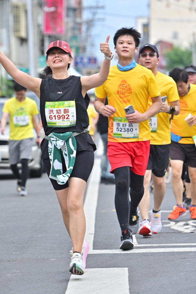 被點名報考學測  中女中校長洪幼齡：陪跑代替陪考 | 華視新聞