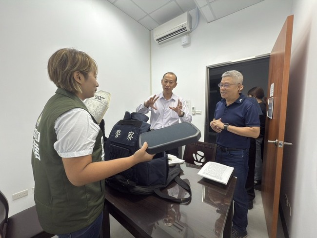 議員批霹靂小組裝備舊　新北警：逐年更新聽意見 | 華視新聞