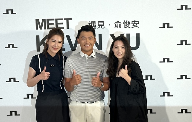 高球好手俞俊安出席攝影展　盼球迷看見不同面貌 | 華視新聞