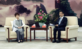 王滬寧會見洪秀柱  稱抗戰紀念活動彰顯中華兒女團結