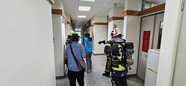 中興大學實驗室再傳事故　強酸冒煙釀2生送醫 | 華視新聞