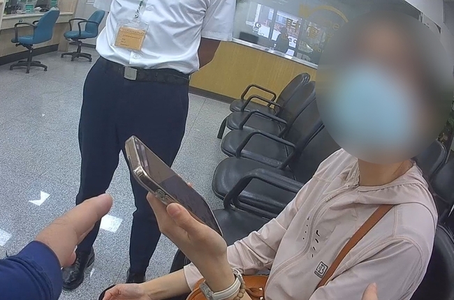 台中女參加小額捐款網路抽獎遭騙　行員成功阻詐 | 華視新聞