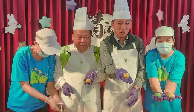 澎湖魔豆小舖推出中秋節產品  縣府支持認購 | 華視新聞