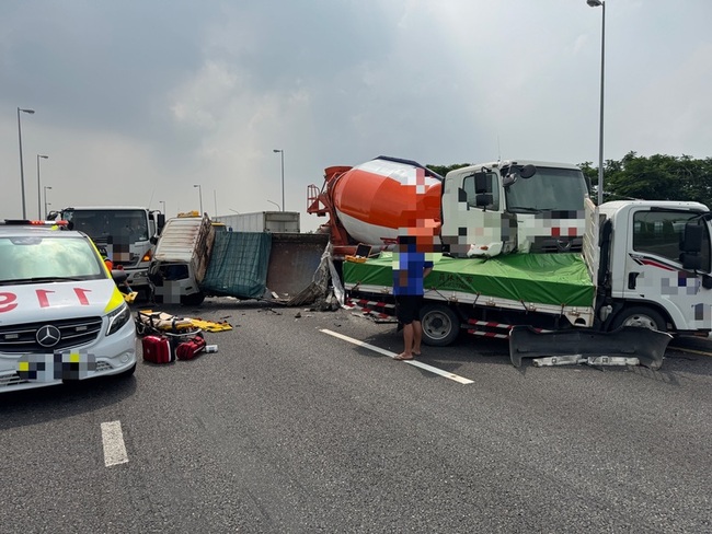 國8台南安定路段5車追撞  1人受傷送醫 | 華視新聞