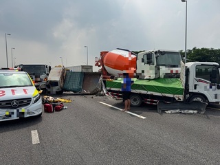 國8台南安定路段5車追撞  1人受傷送醫