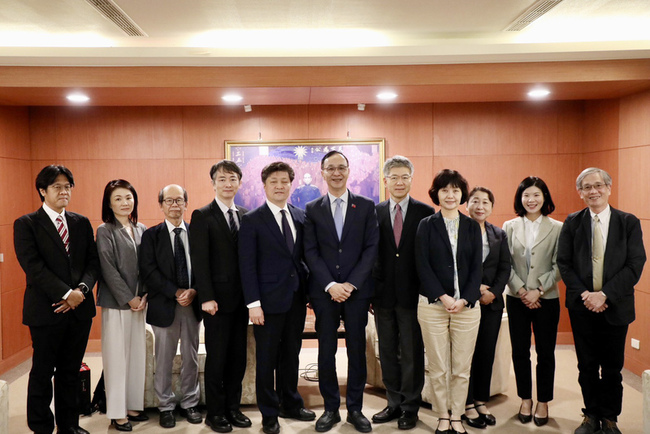 會見日訪團談大罷免　朱立倫：賴總統過度專心黨政 | 華視新聞