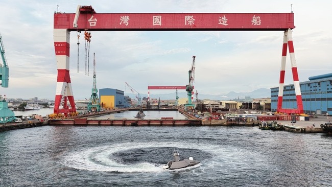 台船無人船奮進魔鬼魚號亮相　首獲船級協會認證 | 華視新聞