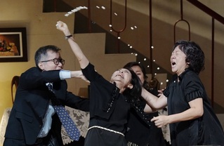 舞台劇「八月，在我家」　打架場面描繪家庭風暴