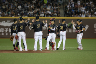 林智勝引退賽首戰獲保送　陳子豪2打點助龍搶勝
