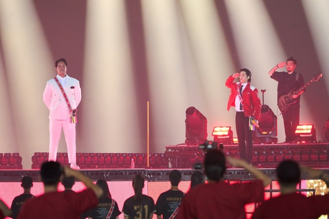 蕭敬騰歌聲勾回憶　林智勝落淚：加油聲創造了我 | 華視新聞