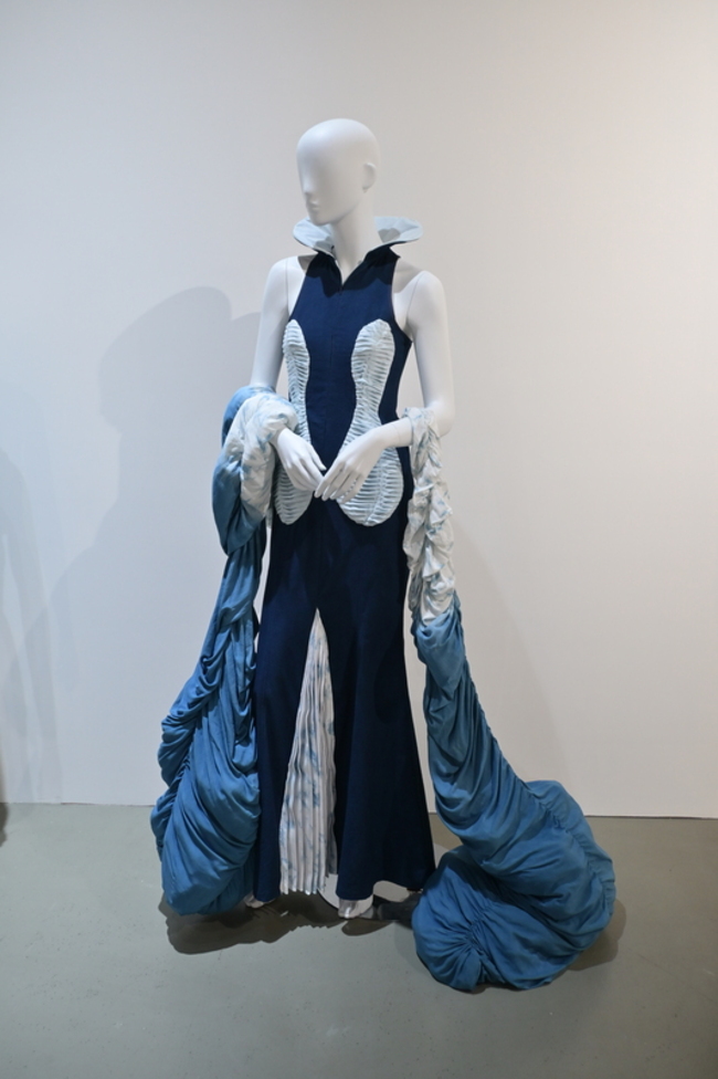 藍染禮服展現客家精神  台工藝師奪韓國競賽特獎 | 華視新聞