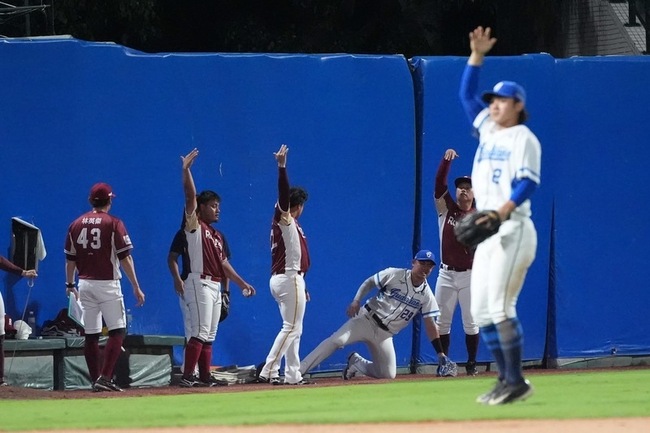 悍將傷兵潮  申皓瑋扭傷、張奕髖關節不適下二軍 | 華視新聞