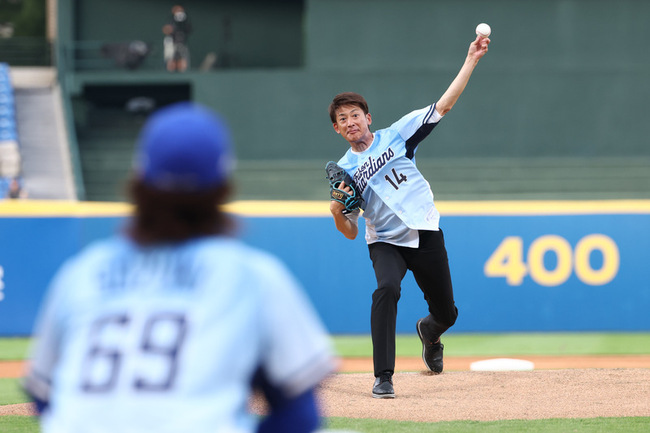 能見篤史為富邦悍將開球 WBC曾交手林智勝印象深 | 華視新聞