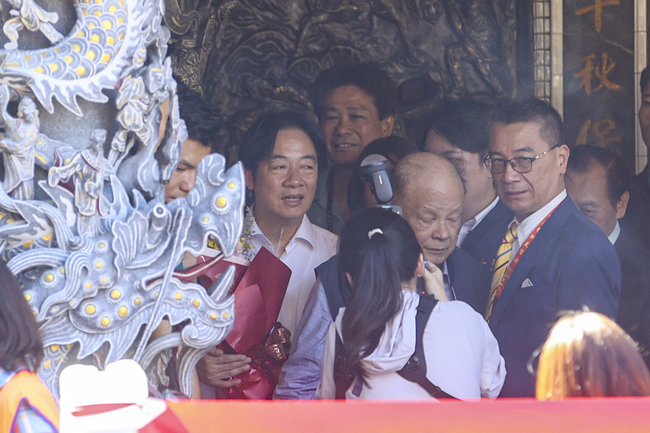 賴總統赴藍營票倉拜廟　布局議員初選新人搶曝光 | 華視新聞