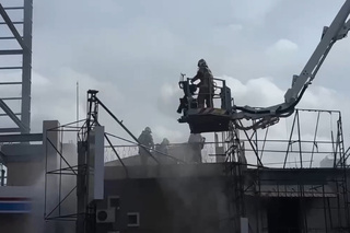 台南永康透天厝火警釀5傷  住戶逃頂樓搭雲梯車脫困