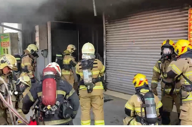 台南永康透天厝冒火煙5人逃出　1女不適送醫 | 華視新聞