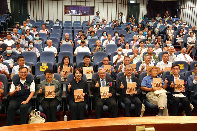 屏東里港百年風雲新書發表　鄭英耀肯定文史價值 | 華視新聞