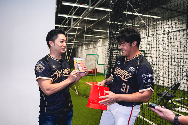 林智勝引退任心理健康大使　蔣萬安贈禮致謝 | 華視新聞