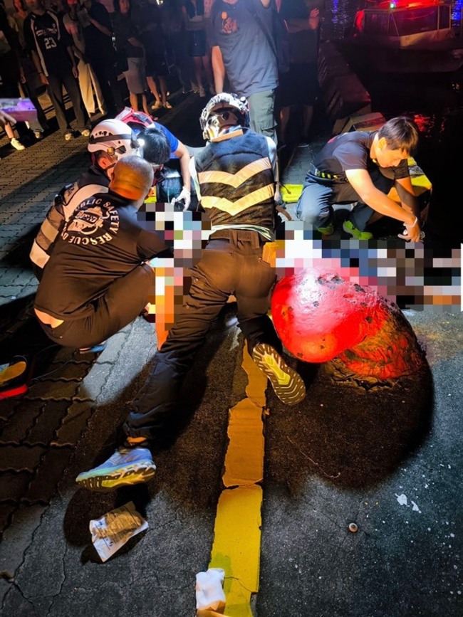加拿大籍男子疑飲酒高雄駁二特區落海　送醫搶救 | 華視新聞