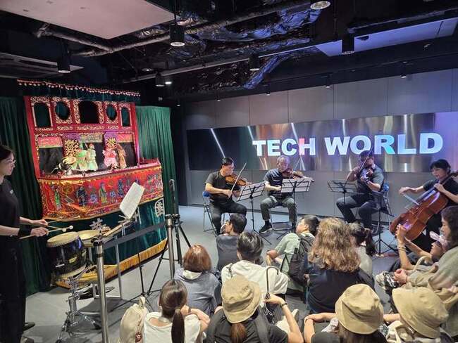 台北愛樂管弦樂團大阪世博演出　布袋戲同台吸睛 | 華視新聞