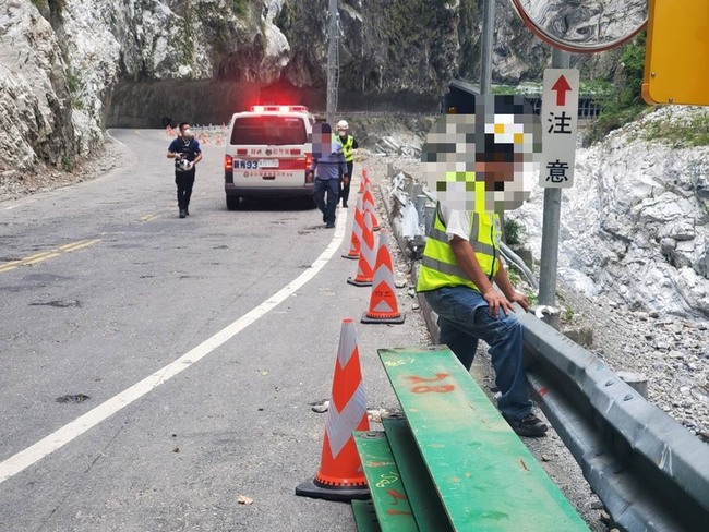 中橫靳珩隧道口懸崖下發現男屍　警方調查釐清死因 | 華視新聞
