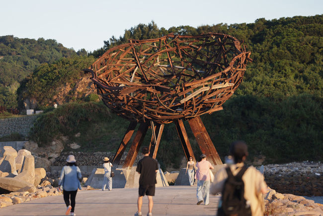 馬祖藝術島轉化軍事記憶　禦敵「軌條砦」成作品 | 華視新聞