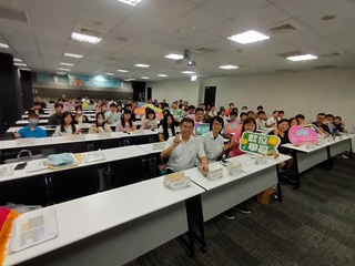 教部攜大學推選修課　高中生學AI應用、探索人文