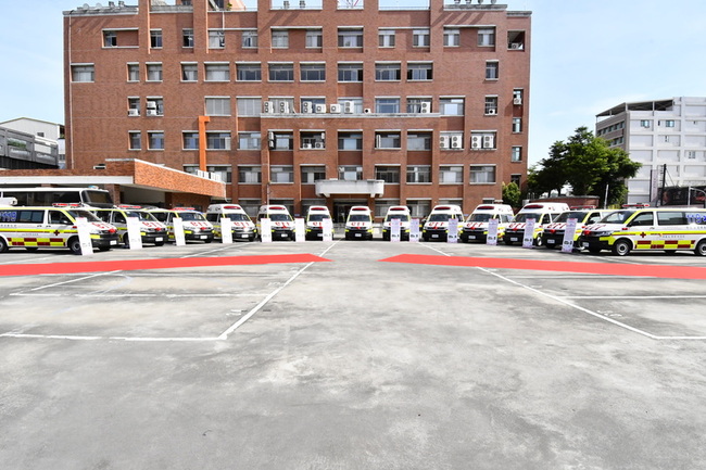 彰化縣獲捐13輛救護車總值近5千萬  提升急救量能 | 華視新聞