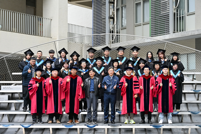 陽明交大非理工半導體專班　首屆畢業生半數進產業 | 華視新聞