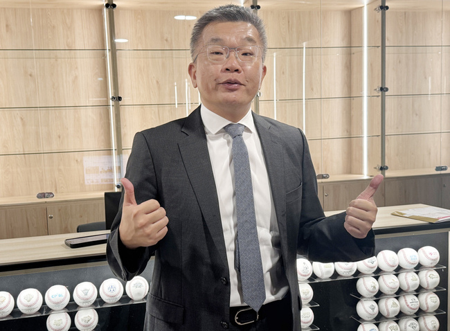 蔡其昌赴日觀察WBC重點台灣選手 古林睿煬已傷癒 | 華視新聞