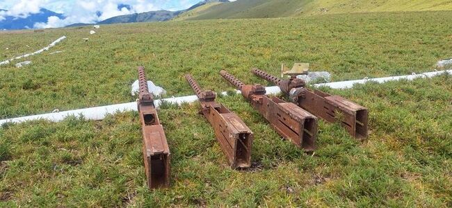 遺落深山80年　墜毀中央山脈美軍機機槍被運下山 | 華視新聞