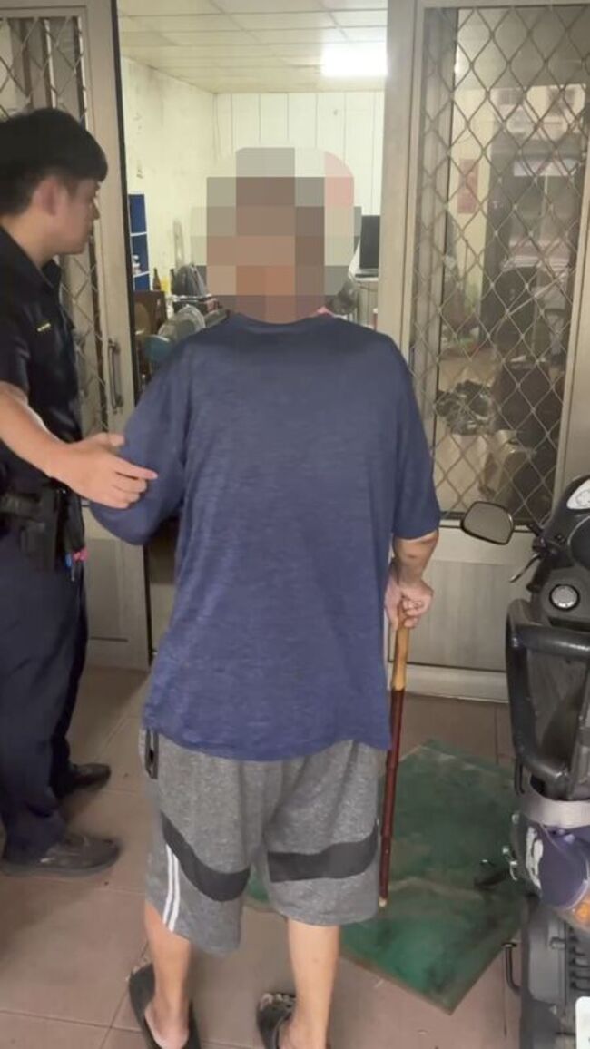 三峽警護送2失智長者返家　籲指紋捺印助更快回到家 | 華視新聞